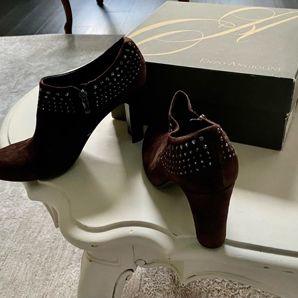 Brown suede ankle booties - Picture 3 of 4